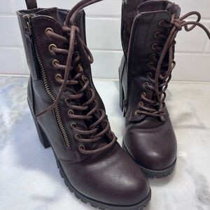Women's chunky Brown Lace-Up Ankle Boots, size 8